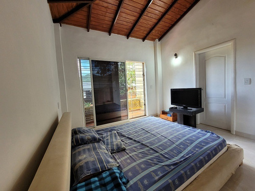 Imagen 6 de 10 de Comodo Town House En La Asuncion