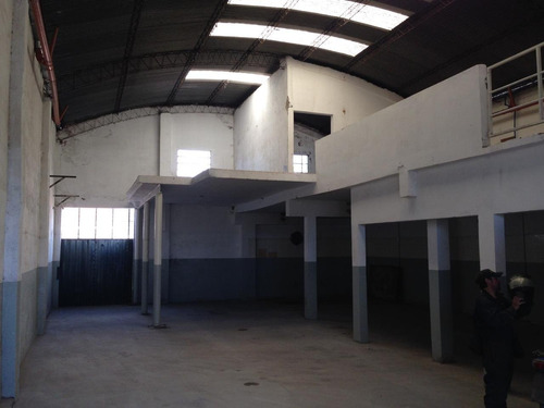 Imagen 2 de 13 de Venta Galpón - Deposito En Dos Plantas En Barrio Bernardino Rivadavia, Sobre Mas De 350mts2 Cubiertos