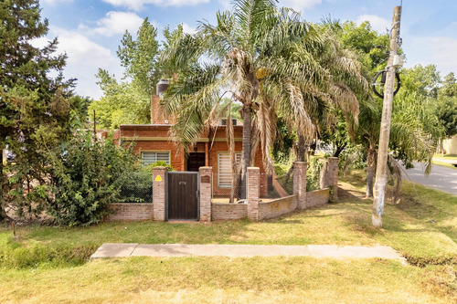 Casa Venta Funes 2 Dormitorios Jardin Miramar Esquina Maistegui