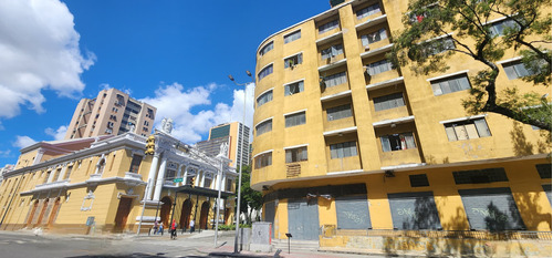 Se Vende Local Comercial 230m2 Av. Lecuna 4753