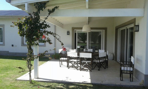 Espectacular Propiedad En Barrio Privado En Alquiler