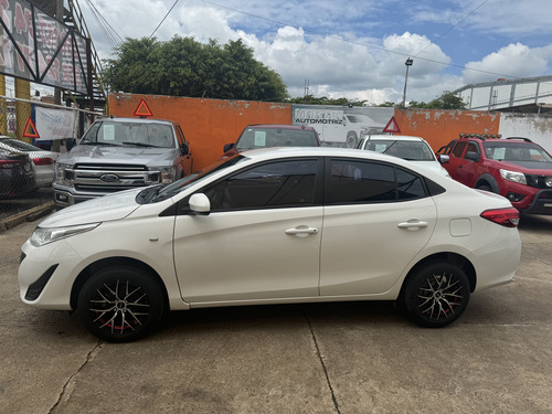 Toyota Yaris 1.5 Core Sedan Mt