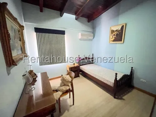 Casa En Venta. Urb. Sorocaima.