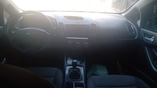Kia Cerato Standar