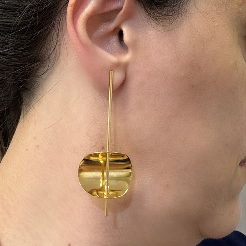 Brinco Curvado Liso Banhado A Ouro 18k + Rapido