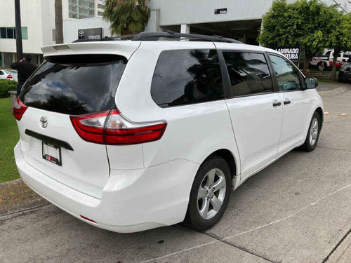Imagen 6 de 15 de Toyota Sienna 2017 5p Ce V6/3.5 Aut