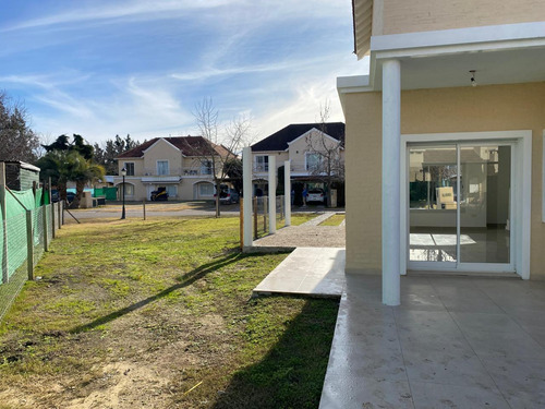 Casa En Venta - 3 Amb En Las Margaritas, Pilar