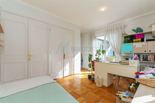 Casa En Venta De 5 Dorm. En Las Condes