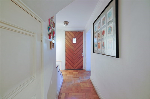 Casa En Venta De 3 Dormitorios Mas Servicio En Las Condes