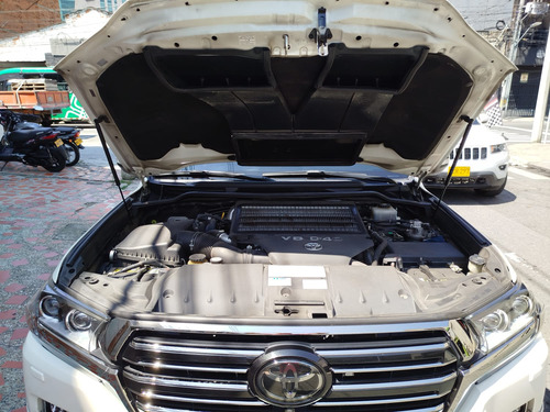 Toyota Land Cruiser 4.5 excalibur lc200 diesel
