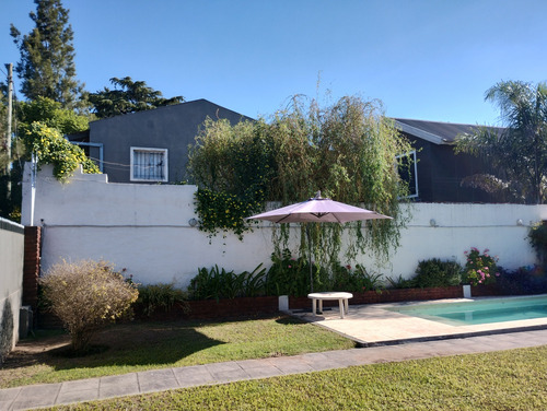Casa Con Piscina Apta 2 Flias A 3 Cuadras De Parque Leloir