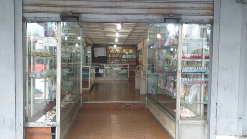 Local Comercial En Alquiler Al Frente De La Plaza Oleary