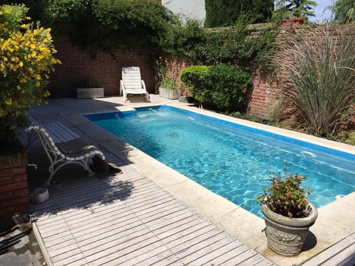 Chalet Con Pileta Y Quincho. Barrio San Carlos
