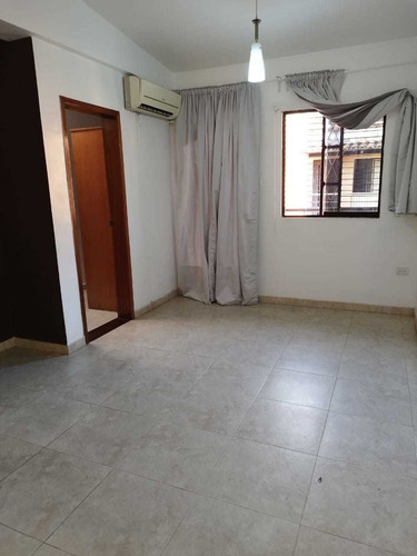 Imagen 8 de 16 de Leal Pérez Vende Townhouse En Mañongo, Res Monte Libano