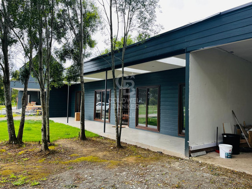 Casa Moderna Sector Punta Larga, Vista Al Lago Y Volcanes