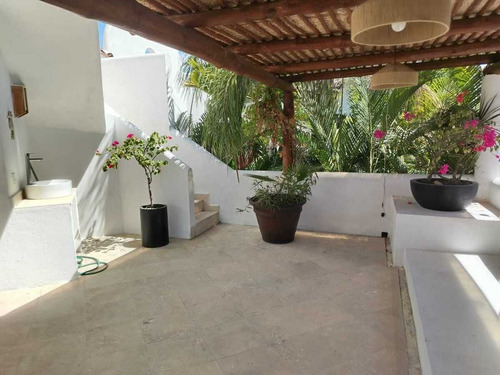 Villa De Lujo En Venta Pegada A La Playa, Kovay Gardens