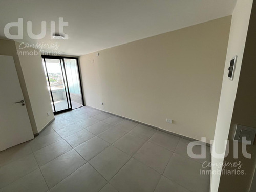 Piso 4to Con Balcon. Oportunidad En Nueva Cordoba!