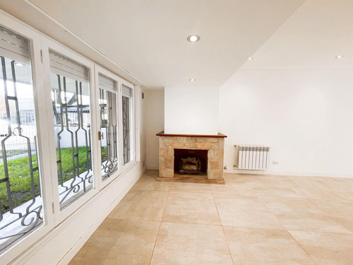 Casa En Venta - 4 Dormitorios 3 Baños - Cochera - 302,40mts2 - Mar Del Plata