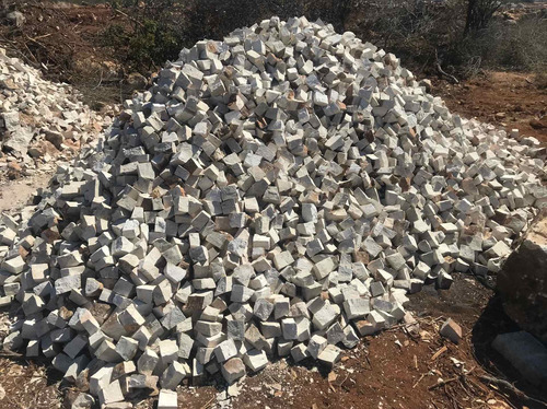 Imagem 1 de 2 de Pedra Portuguesa Pequena