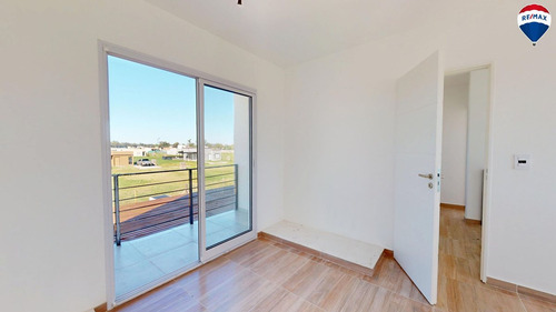 Venta De Casa 4 Ambientes En Barrio Laguna Azul