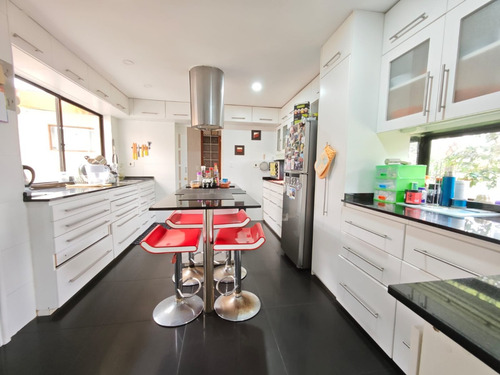 Broker Bosques 5d-5b-sala Estar- Piscina - Patio