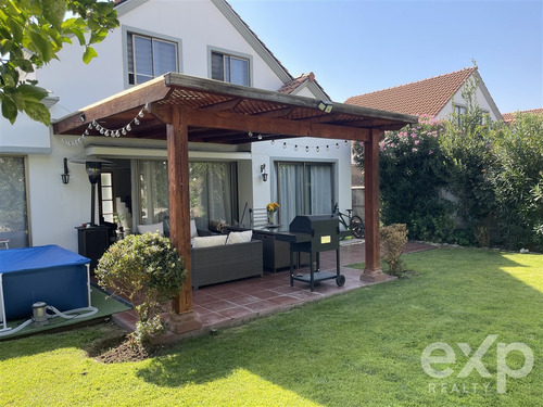 Casa En Venta De 4 Dorm. En Colina