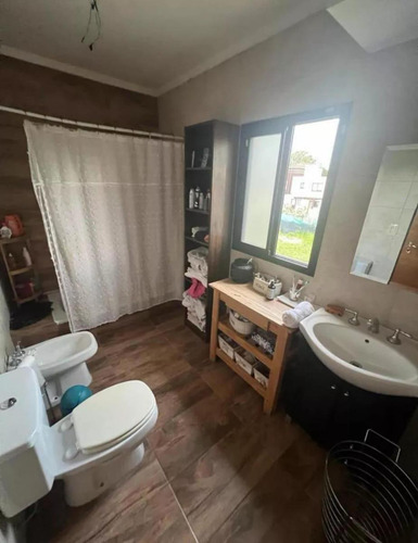 Casa En Venta - 3 Dormitorios 2 Baños - Cocheras - 299mts2 - Ituzaingó