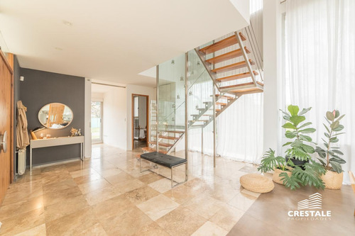 Casa 3 Dormitorios Muy Amplios En Venta - Kentucky, Funes
