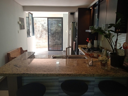Imagen 2 de 11 de Leal Pérez Vende Townhouse En Lomas Altos, Lomas Del Este