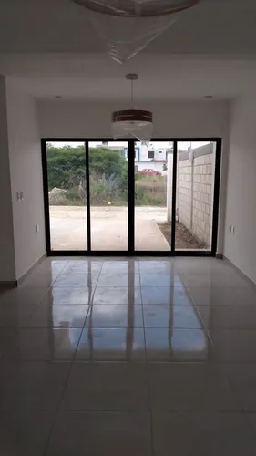 Casa Nueva De 3 Habitaciones Con Jardín Y Estacionamiento