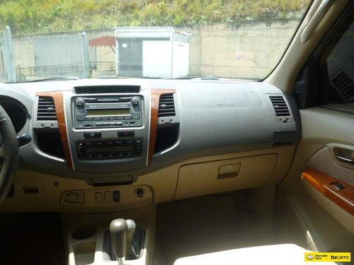 Toyota Fortuner .