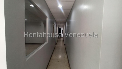 Dalisa Bigott Alquila Casa Comercial En Carmen Victoria, Este De Barquisimeto | 410 M², Aire Acondicionado Central, Estacionamiento Para 4 Vehículos | #25-18093