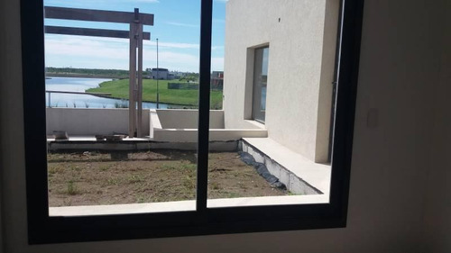 Imagen 9 de 21 de Casa Con Vista Al Lago A Estrenar En Venta. Puertos | Ceibos.