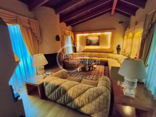 Casa En Venta En Lo Barnechea. Oportunidad!!!
