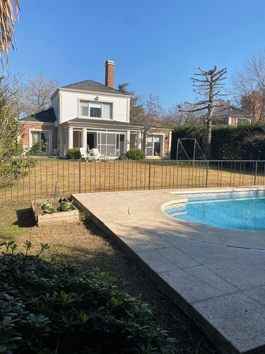 Casa En Venta 4 Dormitorios Pileta En Los Jazmines, Pilar Del Este, Pileta Y Parrilla