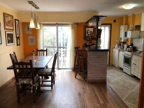 Casa 3 Ambientes Con Cochera Y Parque En Barrios Los Tilos