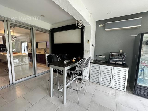 Casa En Venta En Barrio Privado Septiembre