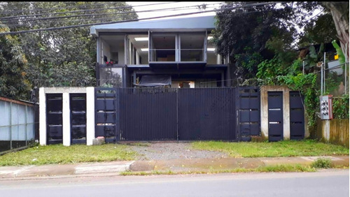 Edificio Recidencial Comercial Frente A Calle Principal 