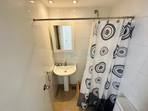 Alquiler De Apartamento De 3 Dormitorios + Dependencia En Amplia Planta En Playa Brava