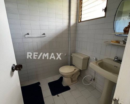 Re/max 2mil Vende Townhouse En Res. Terrazas De Guacuco, Mun. Arismendi, Isla De Margarita, Edo. Nueva Esparta
