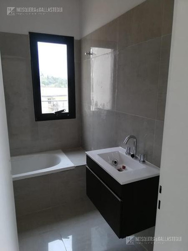 Imagen 10 de 30 de Muy Linda Casa Moderna En San Eduardo - Pilar Del Este
