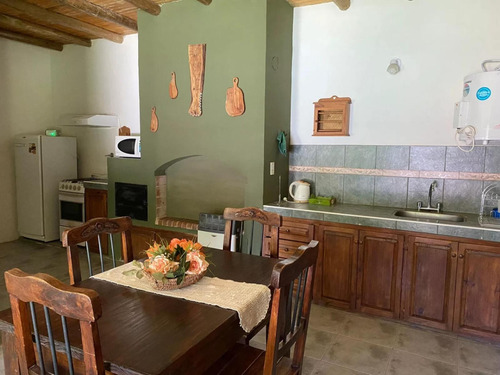 Casa En Venta - 6 Dormitorios 4 Baños - Mendoza