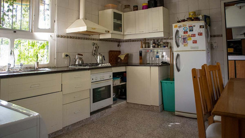 Imagen 8 de 20 de Casa Con Pileta A Pocas Cuadras Del Centro De Lobos