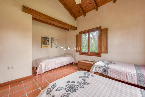 Casa En Venta Sobre Lote De 1 Hectarea En Loma Escondida, Open Door