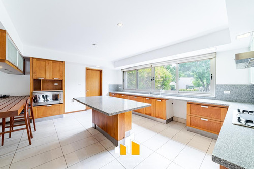 Imagen 5 de 29 de Importante Casa En Venta-lomas De La Carolina