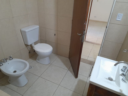Casa Tipo Ph 3 Ambientes Muy Comodo En Castelar