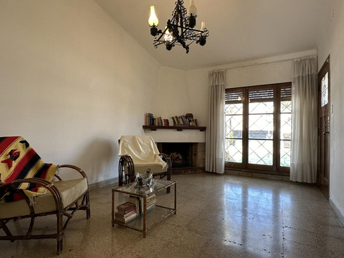 Barrio Juniors - Se Vende Casa De 2 Dorm - Patio Con Asador - Disponibilidad Inmediata