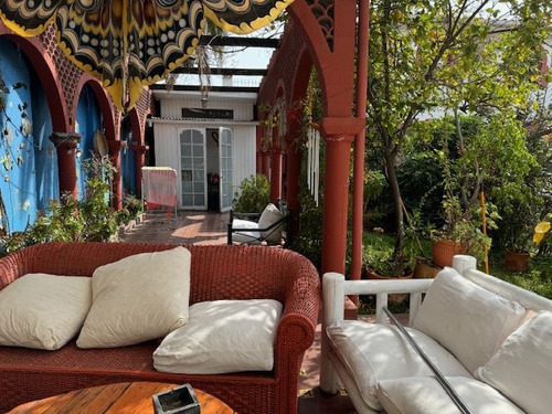 Casa En Venta De 7 Dorm. En Ñuñoa