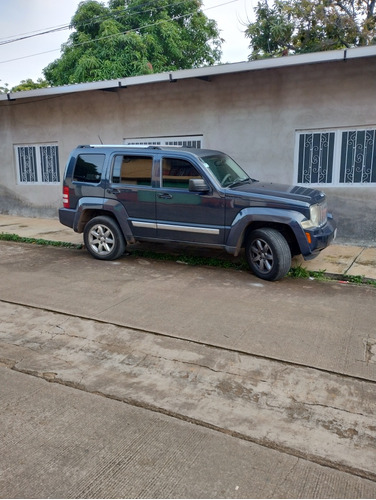 Jeep Liberty Limited Base Piel 4x2 Mt