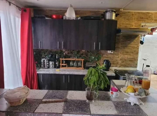 Vendo Casa 2 Dormitorios 3 Estacionamientos Compañia Alta
